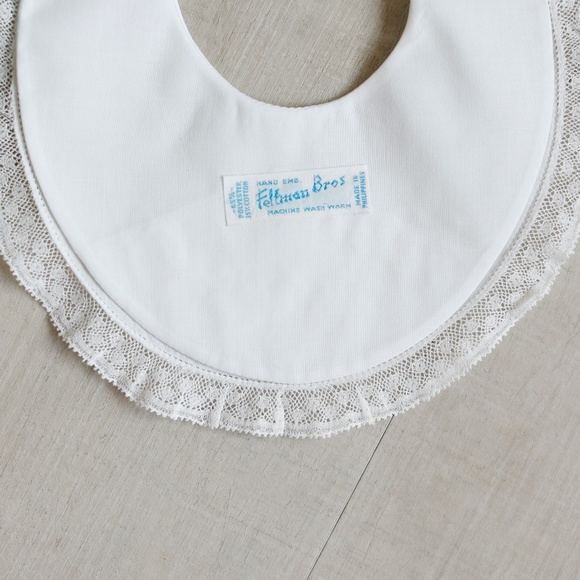 RARE White Heirloom Bib Lace Trim Blue Hand Shadow Bow Feltman Brothers NWOT - Picture 3 of 3